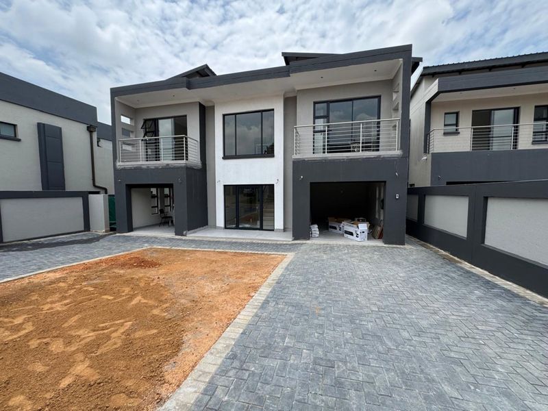 New Development 4-Bedroom Double-Storey Home in Roodepark Eco Estate - Photo 2