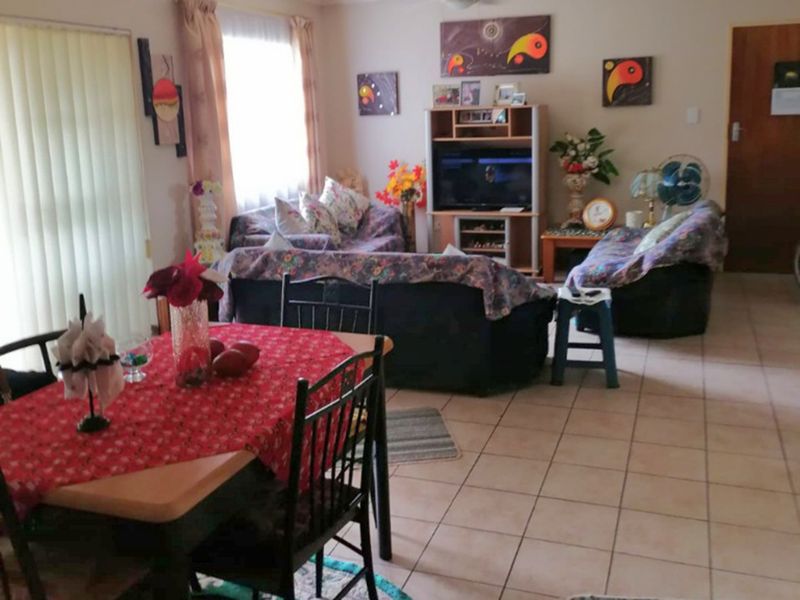 Townhouse in retirement Village for sale. - Photo 4