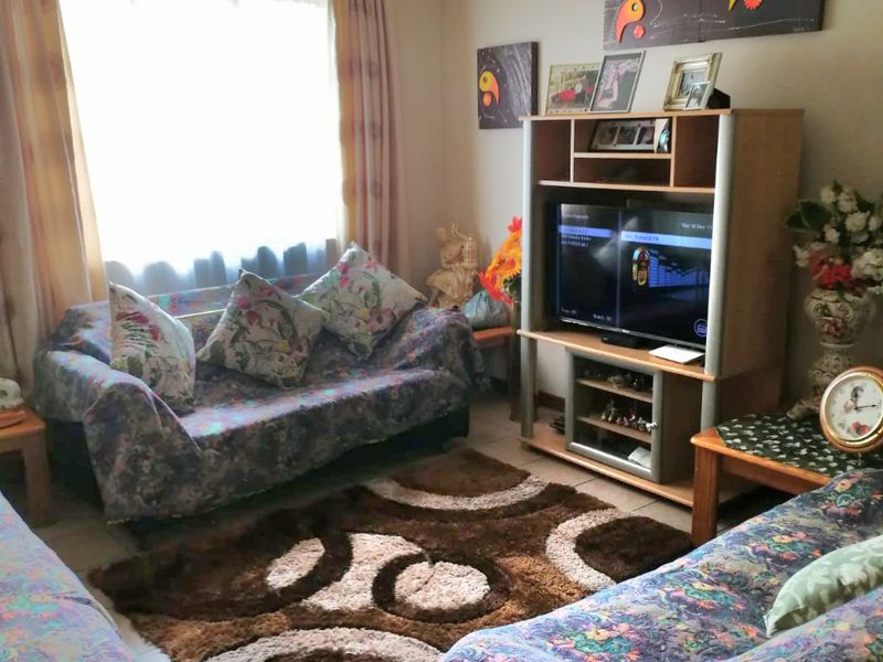 Townhouse in retirement Village for sale. - Photo 8