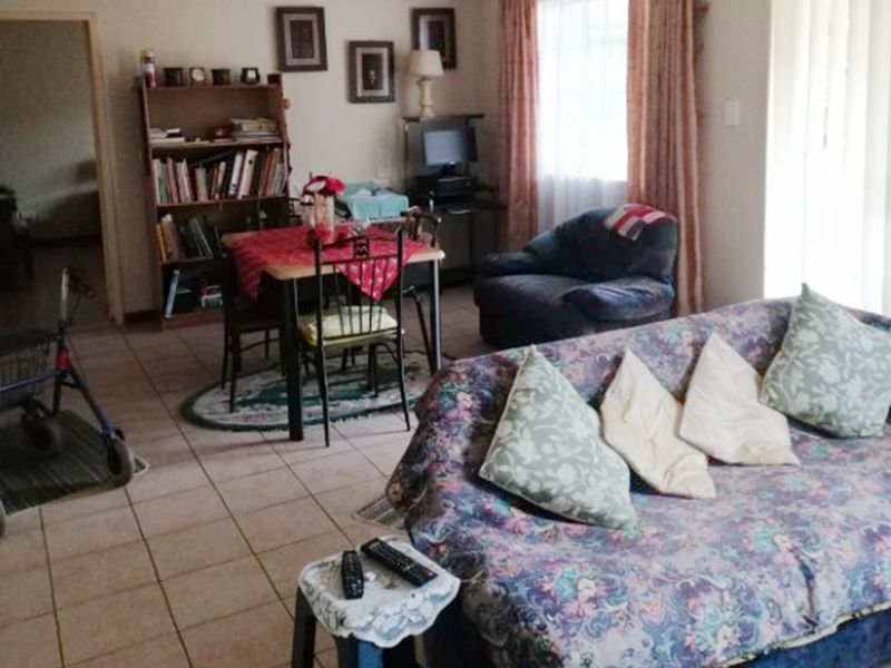 Townhouse in retirement Village for sale. - Photo 7