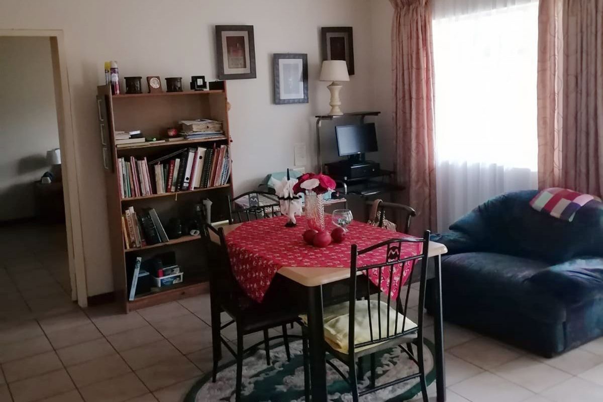 Townhouse in retirement Village for sale. - Photo 5