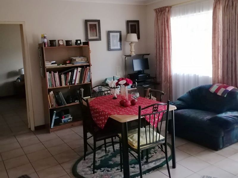 Townhouse in retirement Village for sale. - Photo 5