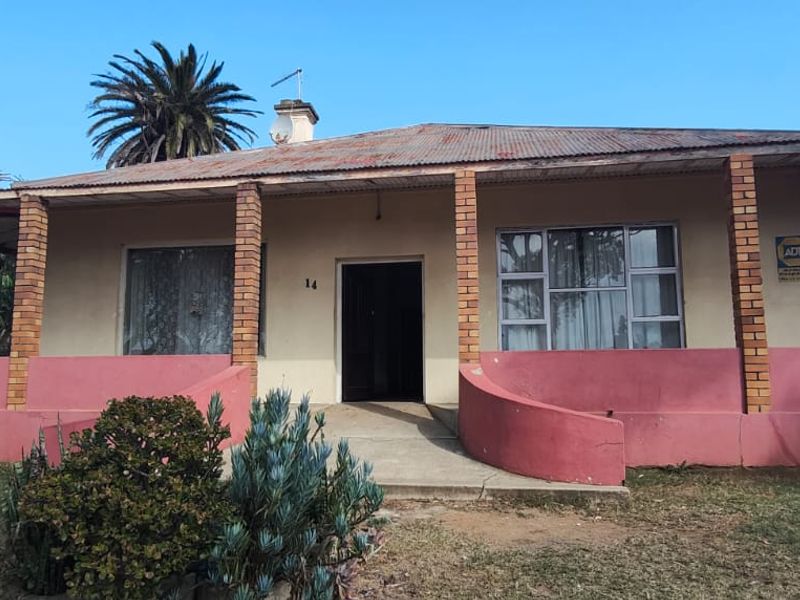 Four bedroom Freehold home in Redhouse, Gqeberha. Perfect for families seeking space and comfort! - Photo 2