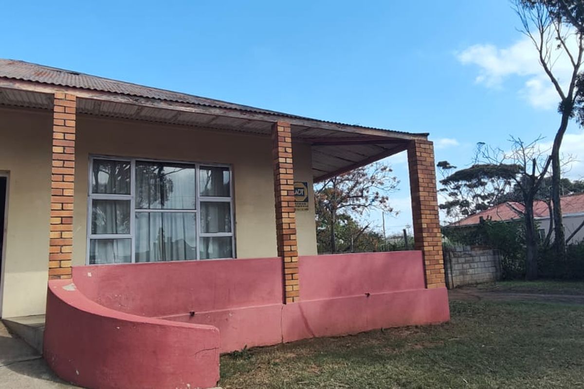 Four bedroom Freehold home in Redhouse, Gqeberha. Perfect for families seeking space and comfort! - Photo 4