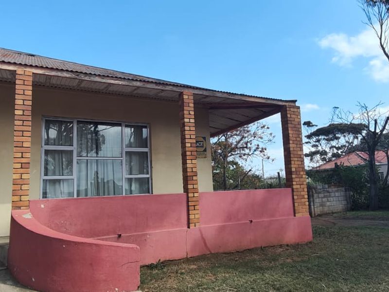 Four bedroom Freehold home in Redhouse, Gqeberha. Perfect for families seeking space and comfort! - Photo 4