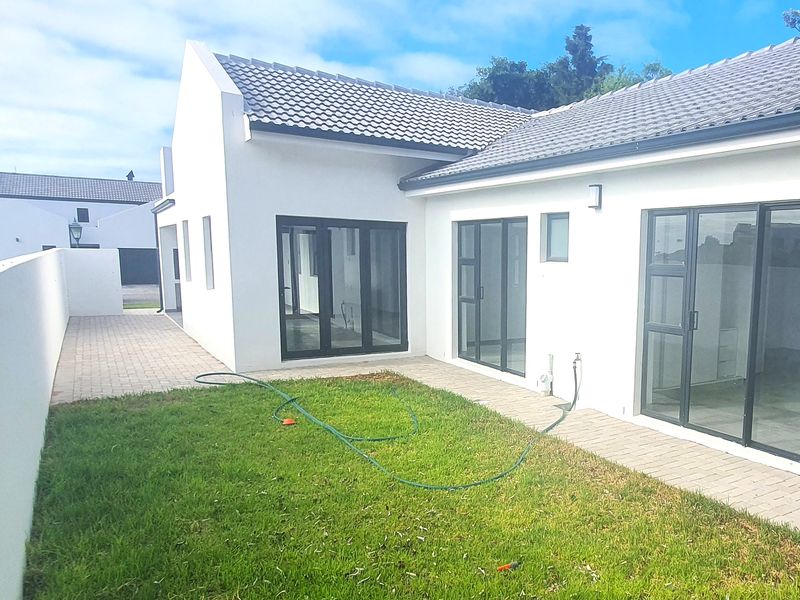 Modern 4 Bedroom Home for Sale in Shelley Point Security Coastal Golf Estate - Photo 2