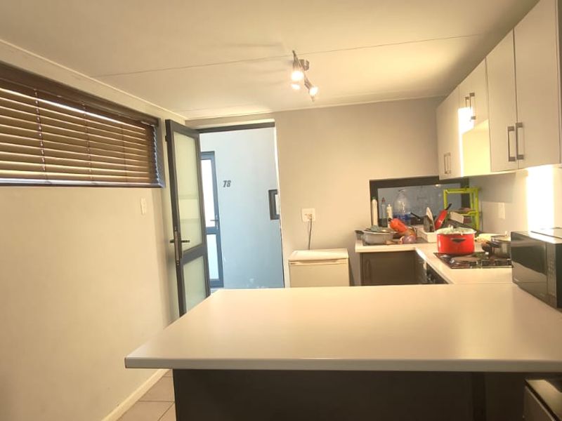 Charming 1 bedroom apartment Newton Lofts. Ideal for comfortable city living! - Photo 8