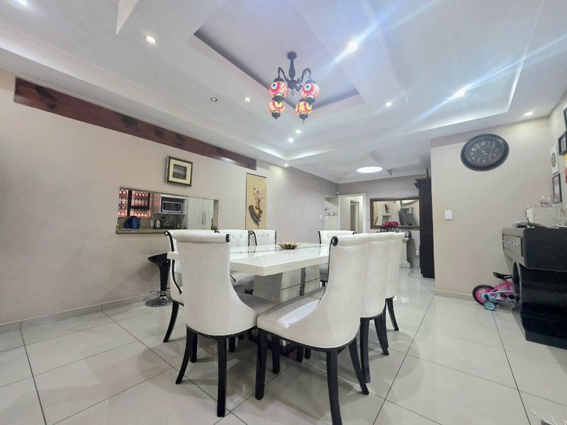 Stunning MOVE IN READY!! Home in the heart of Amanzimtoti - Photo 7