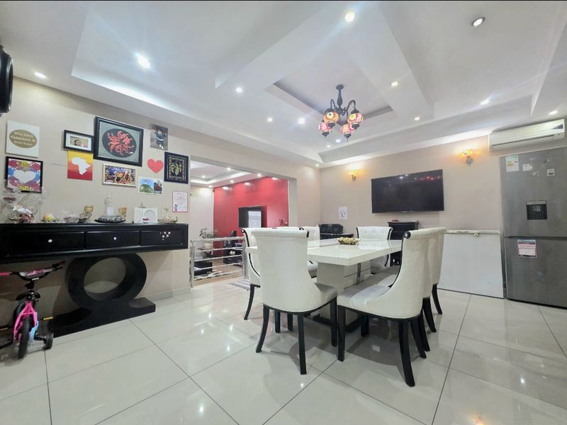 Stunning MOVE IN READY!! Home in the heart of Amanzimtoti - Photo 6