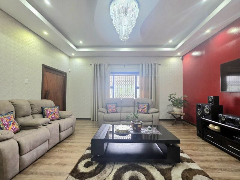 Stunning MOVE IN READY!! Home in the heart of Amanzimtoti - Photo 2