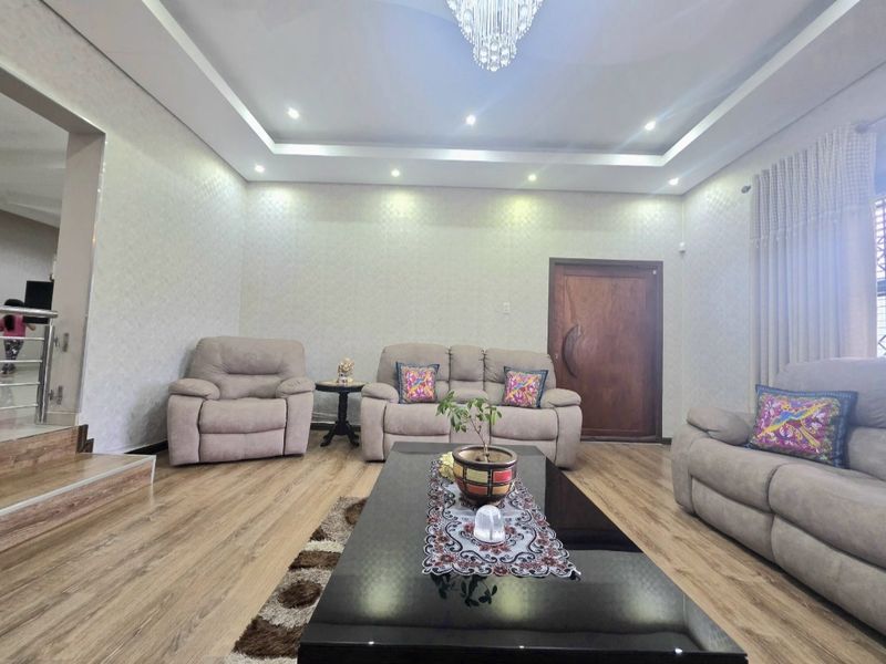 Stunning MOVE IN READY!! Home in the heart of Amanzimtoti - Photo 4