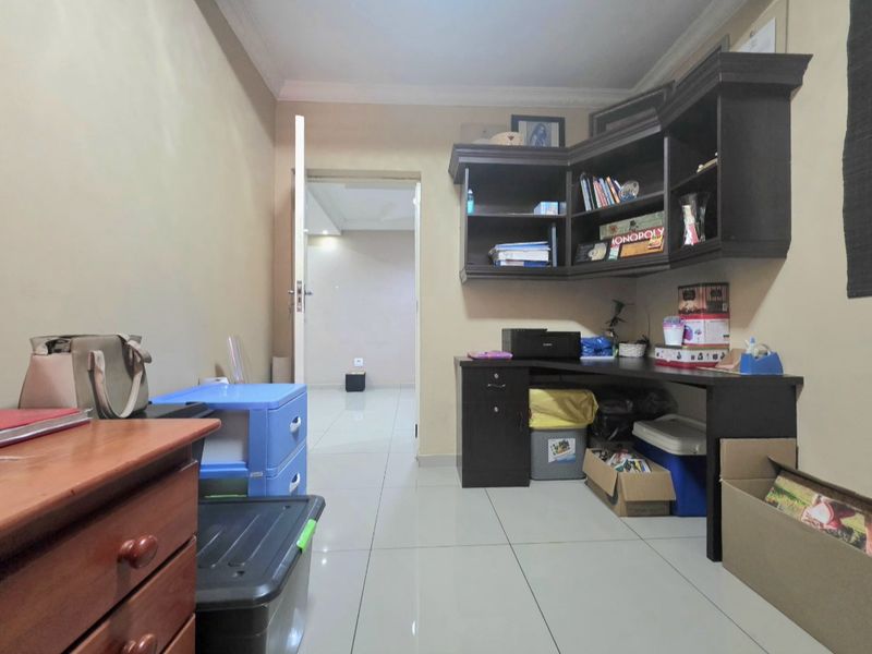 Stunning MOVE IN READY!! Home in the heart of Amanzimtoti - Photo 9