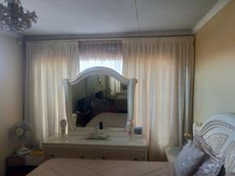 Beautiful stunning family home - Photo 9