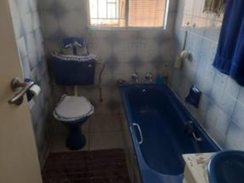 Beautiful stunning family home - Photo 8