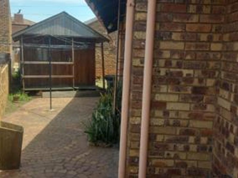 Beautiful stunning family home - Photo 3