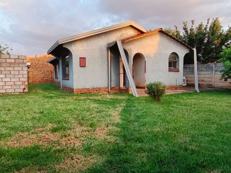 3 bedroom house for sale in Spruitview ext 1 - Photo 2