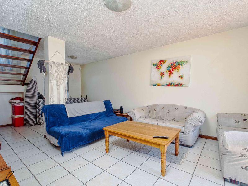 Humewood: Popular Brett La Roche Townhouse - Photo 4