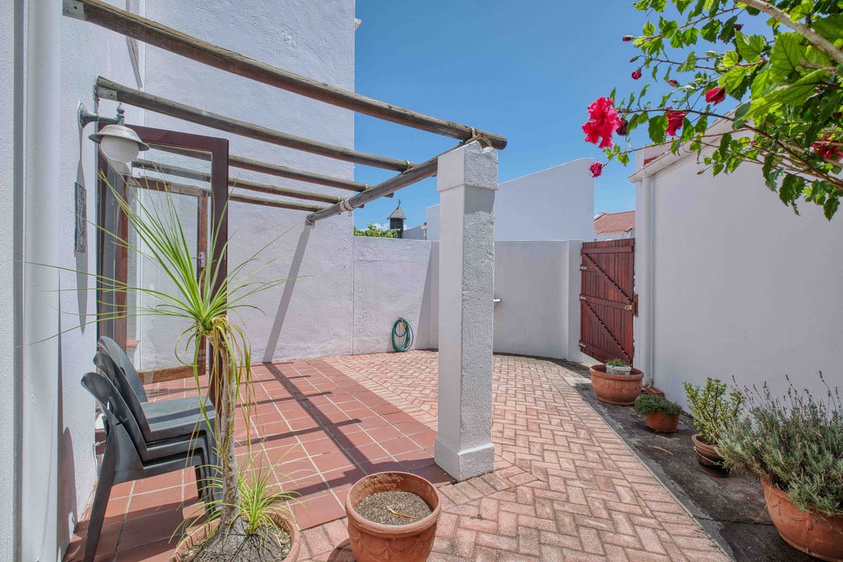 Humewood: Popular Brett La Roche Townhouse - Photo 3