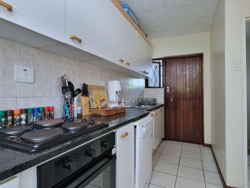 Humewood: Popular Brett La Roche Townhouse - Photo 9