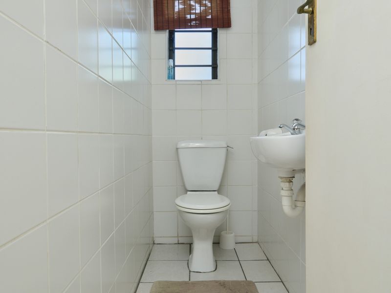 Humewood: Popular Brett La Roche Townhouse - Photo 8