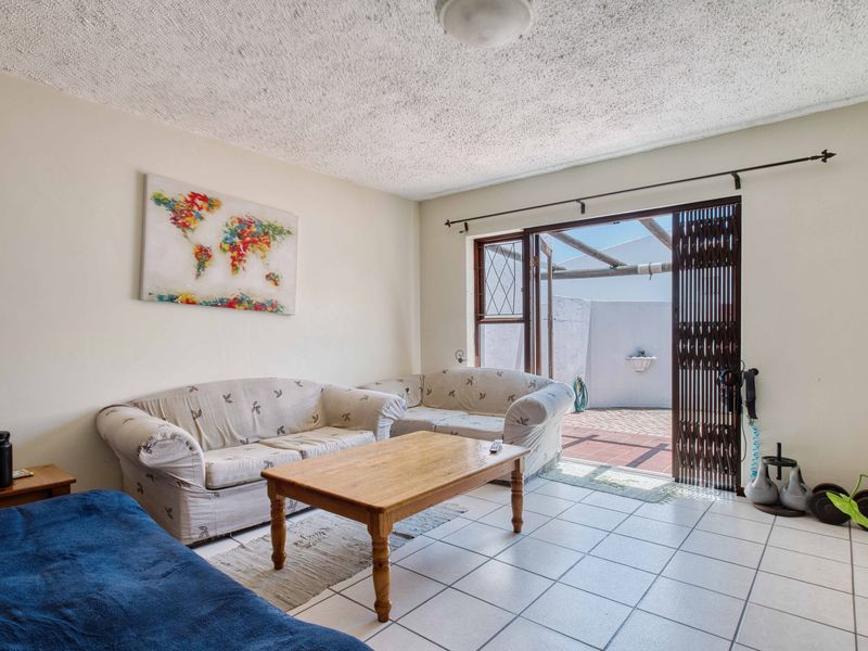 Humewood: Popular Brett La Roche Townhouse - Photo 5