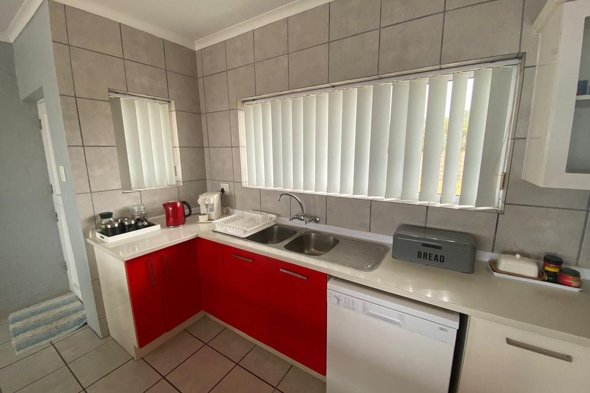 180° Ocean Views | Off-Grid Living | Seamless Flow Throughout - Photo 4