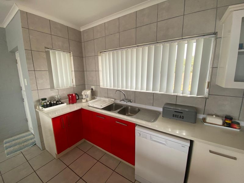 180° Ocean Views | Off-Grid Living | Seamless Flow Throughout - Photo 4