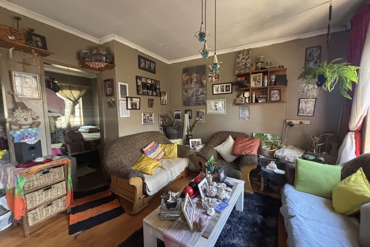 Face Brick home with room to expand - Photo 5