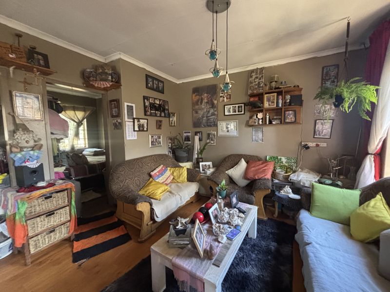 Face Brick home with room to expand - Photo 5