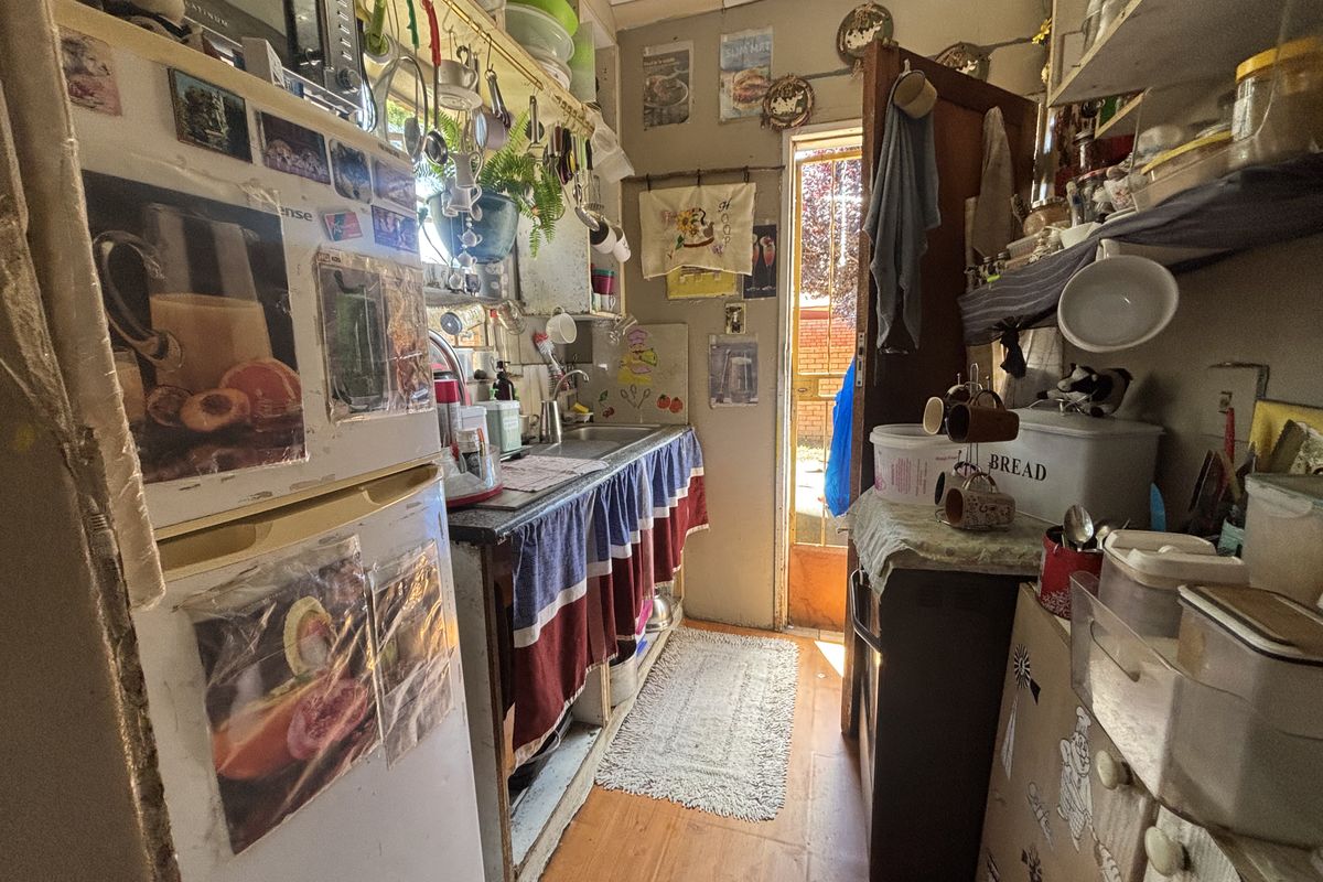 Face Brick home with room to expand - Photo 4