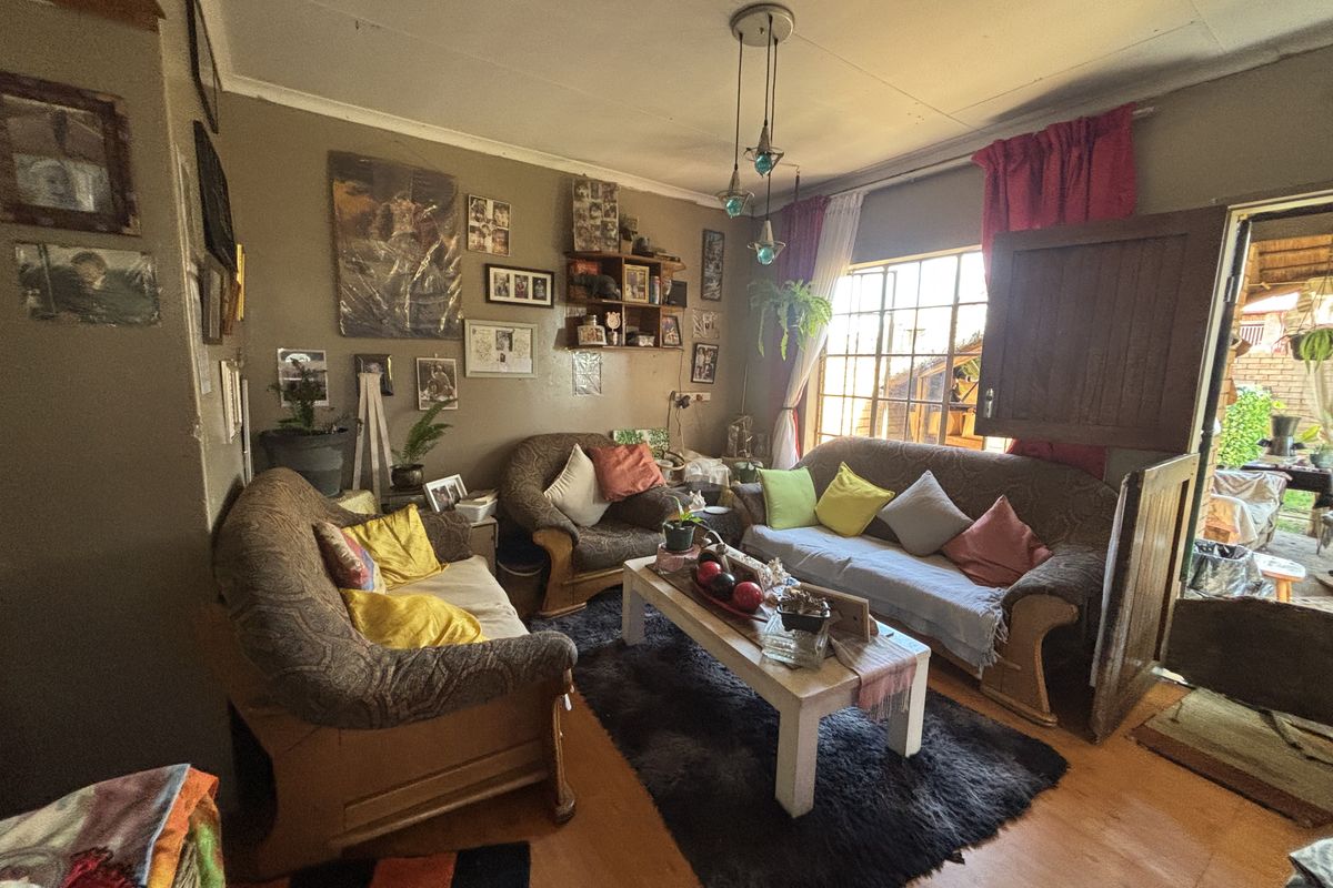 Face Brick home with room to expand - Photo 3