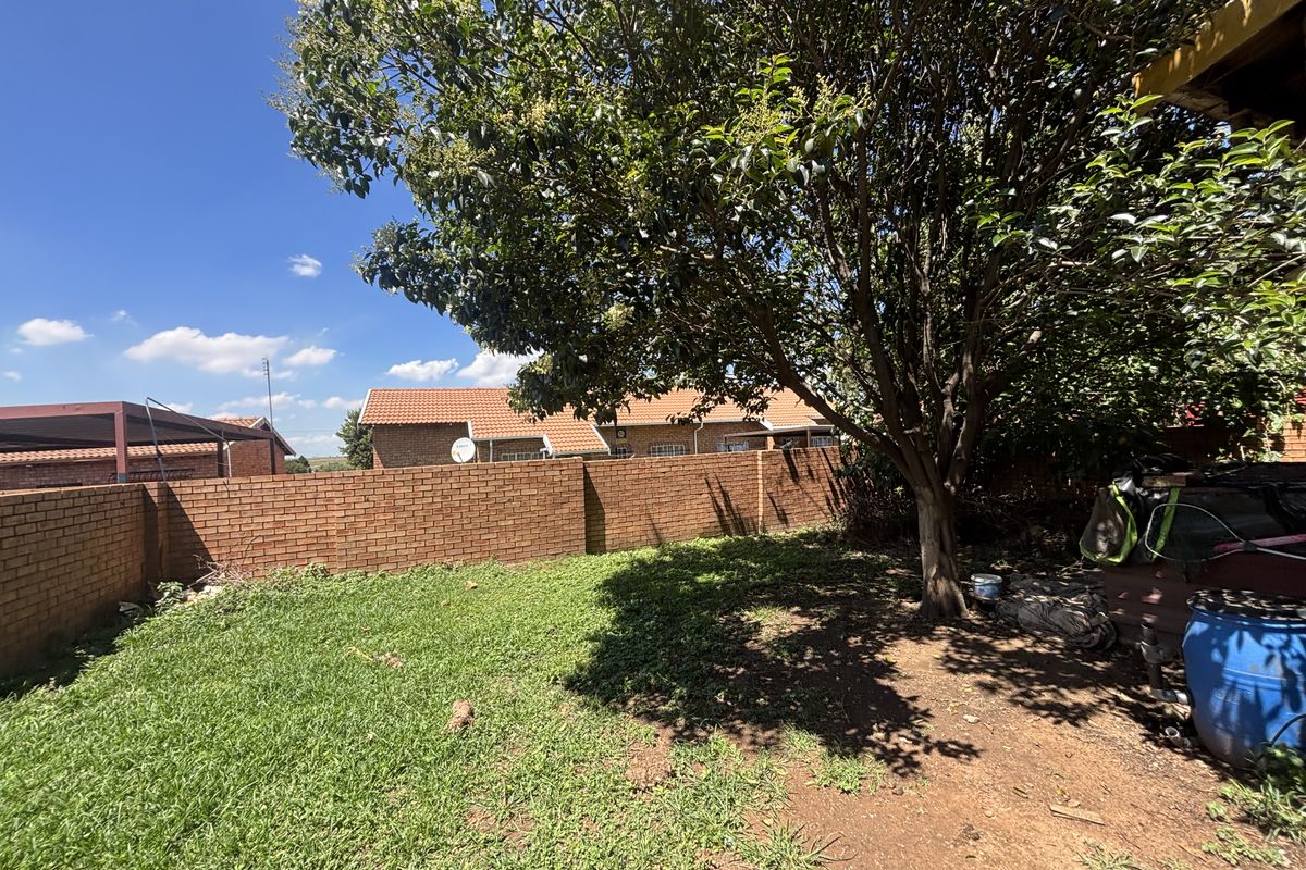 Face Brick home with room to expand - Photo 2