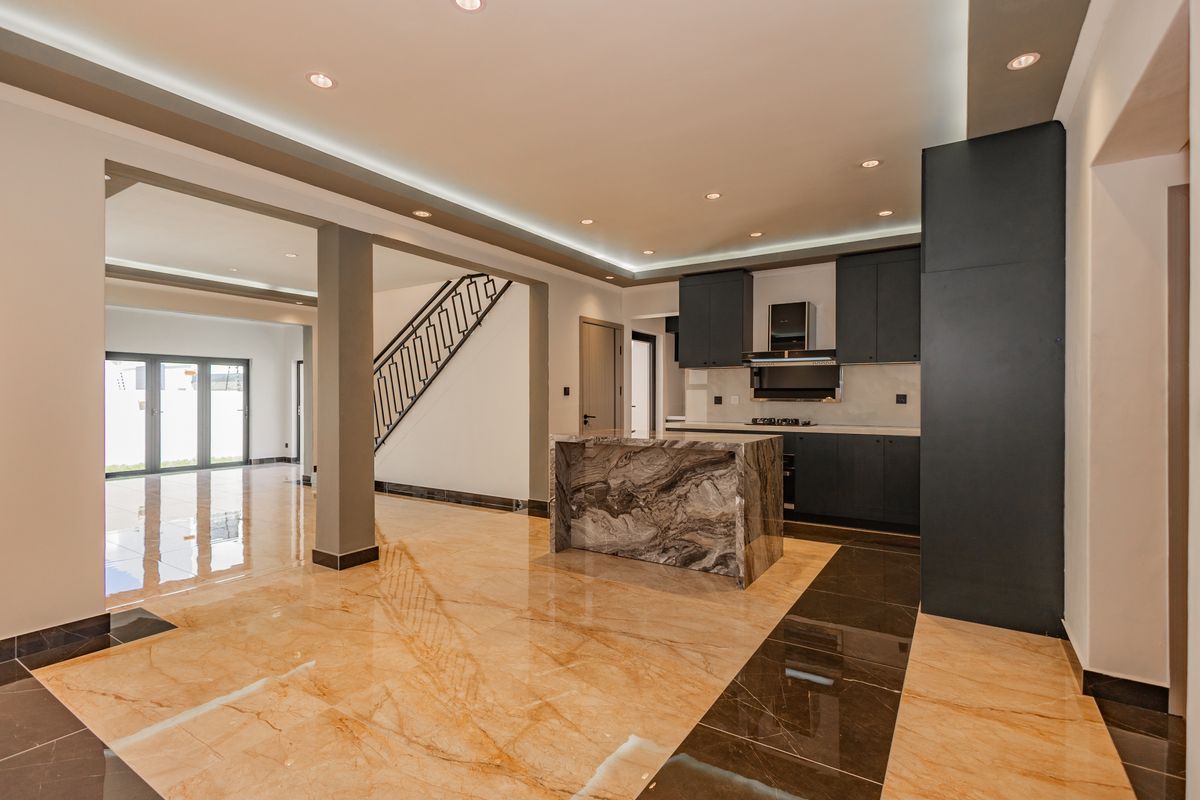 Modern family home in peaceful upmarket crescent! - Photo 2