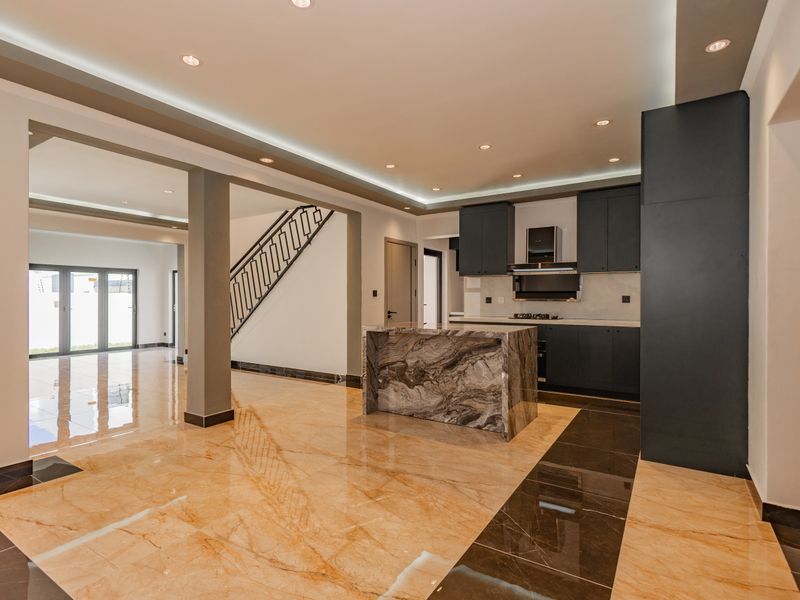 Modern family home in peaceful upmarket crescent! - Photo 2