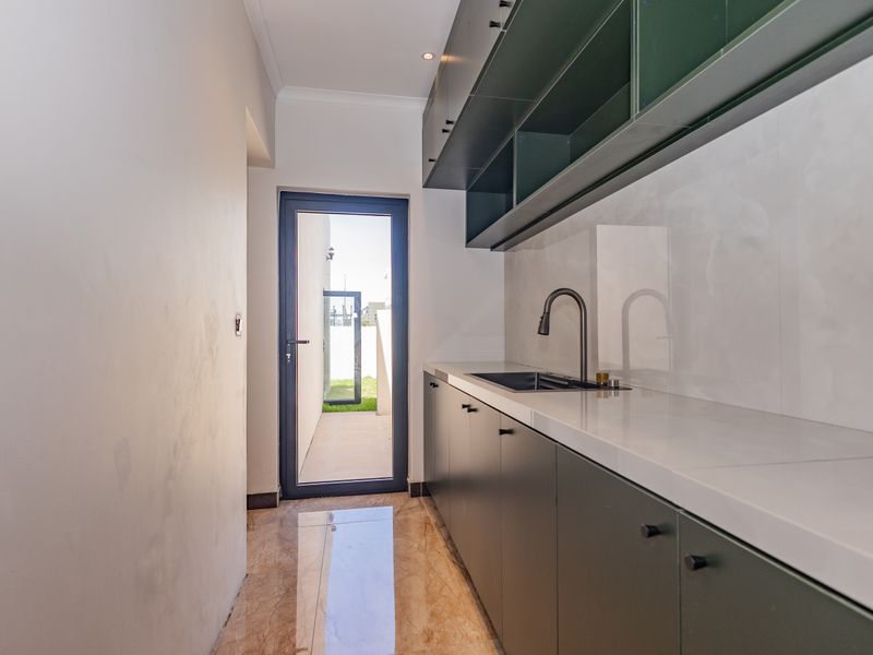 Modern family home in peaceful upmarket crescent! - Photo 10