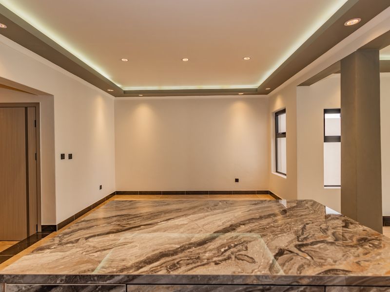 Modern family home in peaceful upmarket crescent! - Photo 9