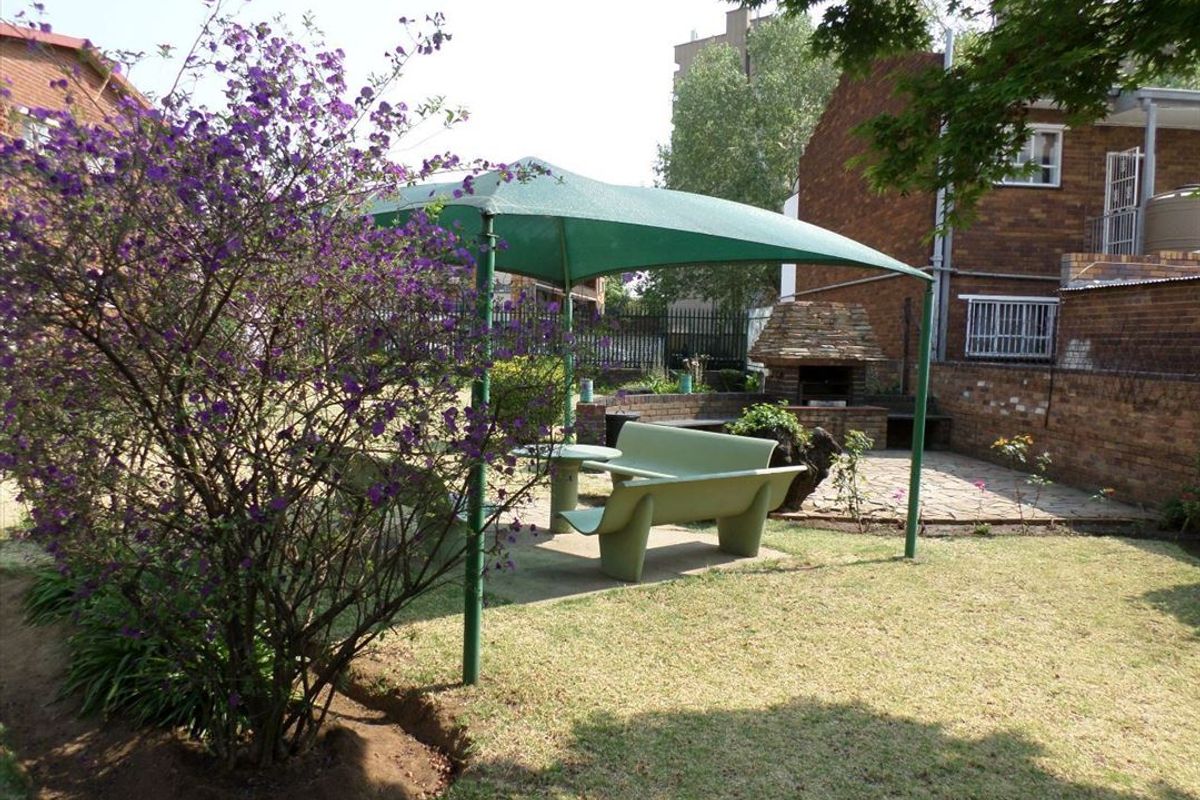 Practical Living with Generous Lounge and Outdoor Space - Photo 3