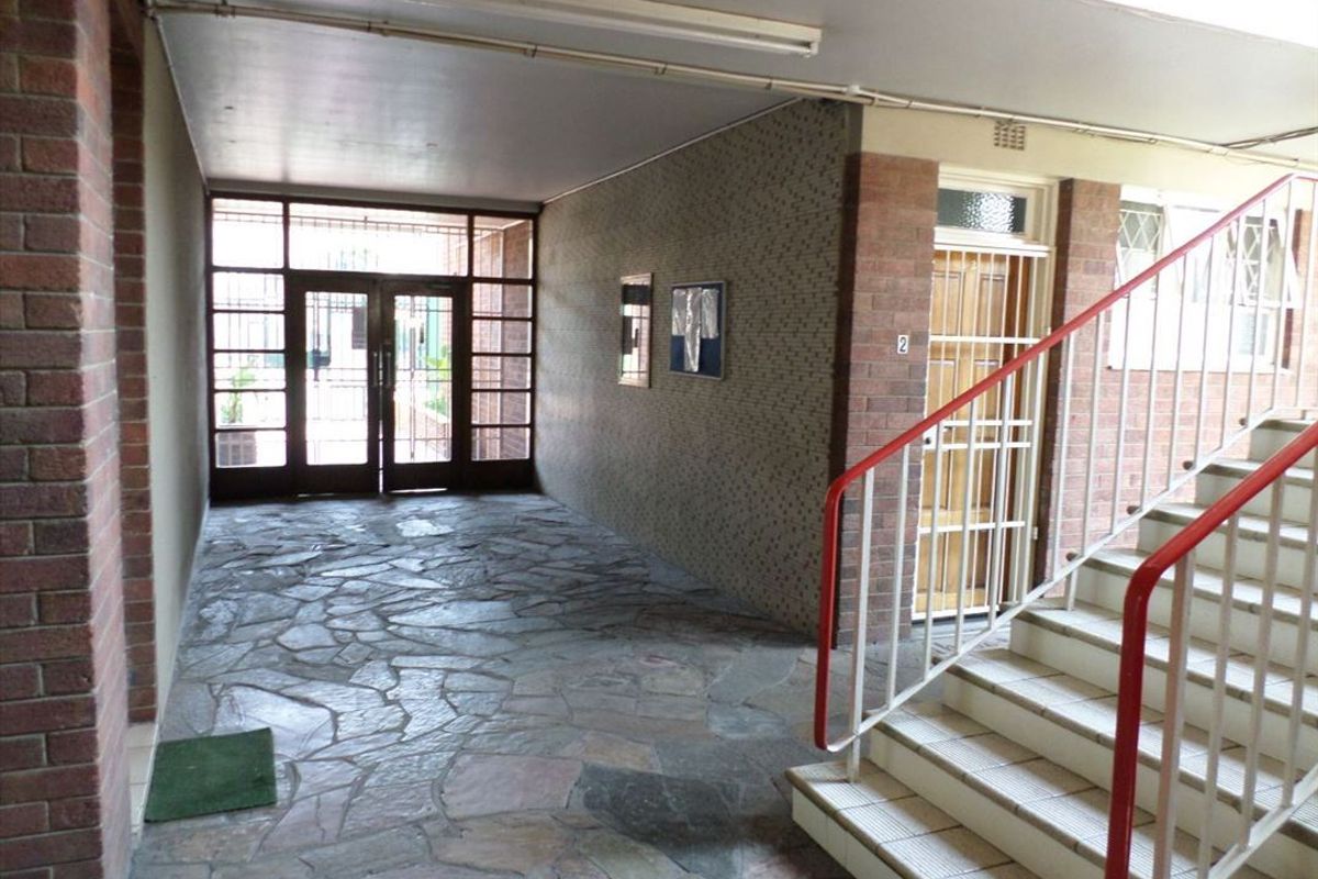 Practical Living with Generous Lounge and Outdoor Space - Photo 4