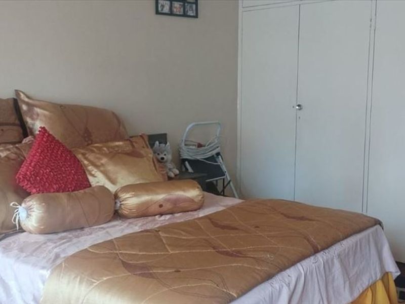 Neat Facebrick Home with Covered Patio and Communal Garden - Photo 9