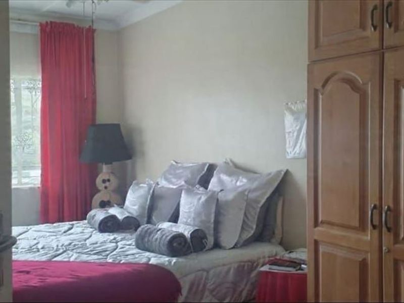 Neat Facebrick Home with Covered Patio and Communal Garden - Photo 6