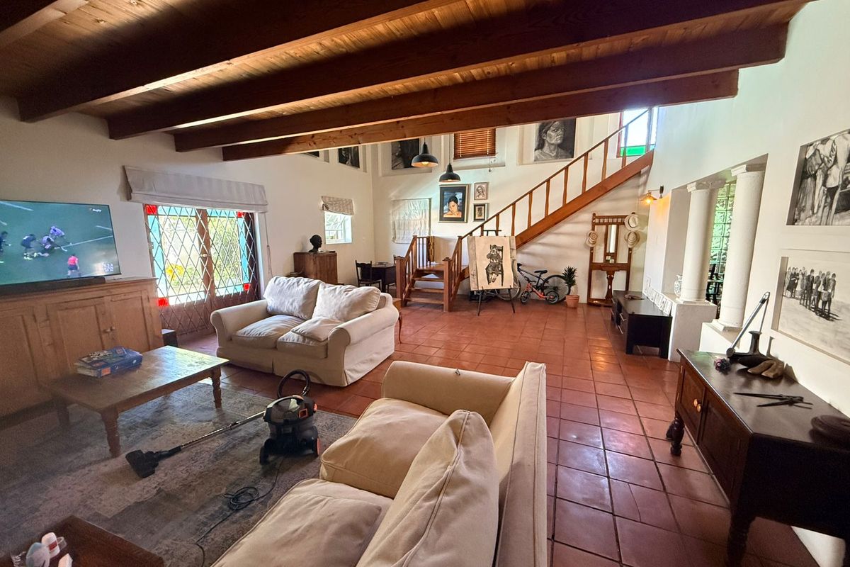 Hidden Elegance in the Heart of Worcester – A Private Sanctuary with Endless Potential - Photo 3