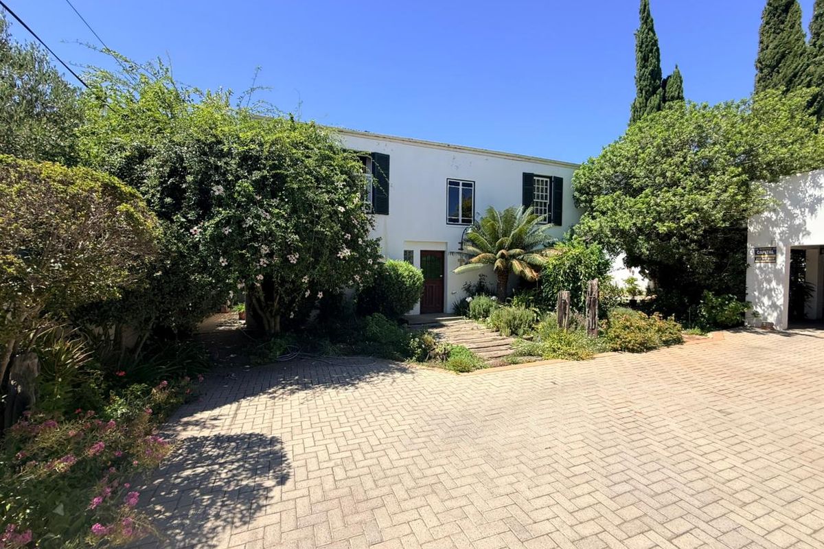 Hidden Elegance in the Heart of Worcester – A Private Sanctuary with Endless Potential - Photo 2