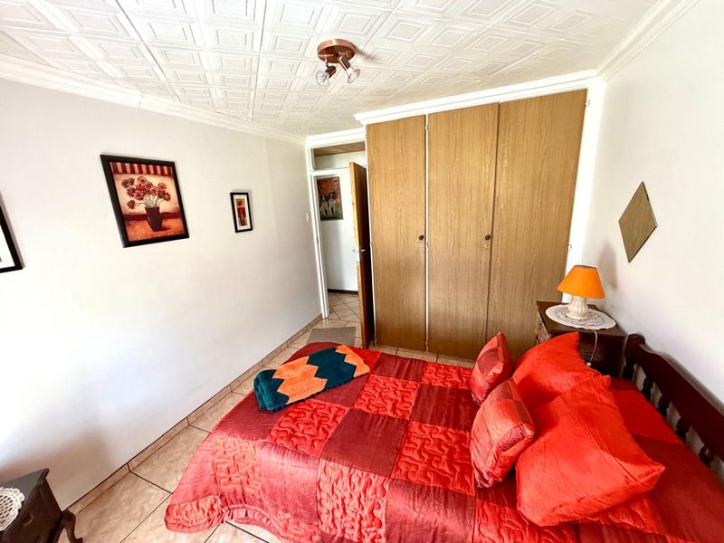 Spacious Family Home with Solar, Workshop & Excellent Extras - Photo 10