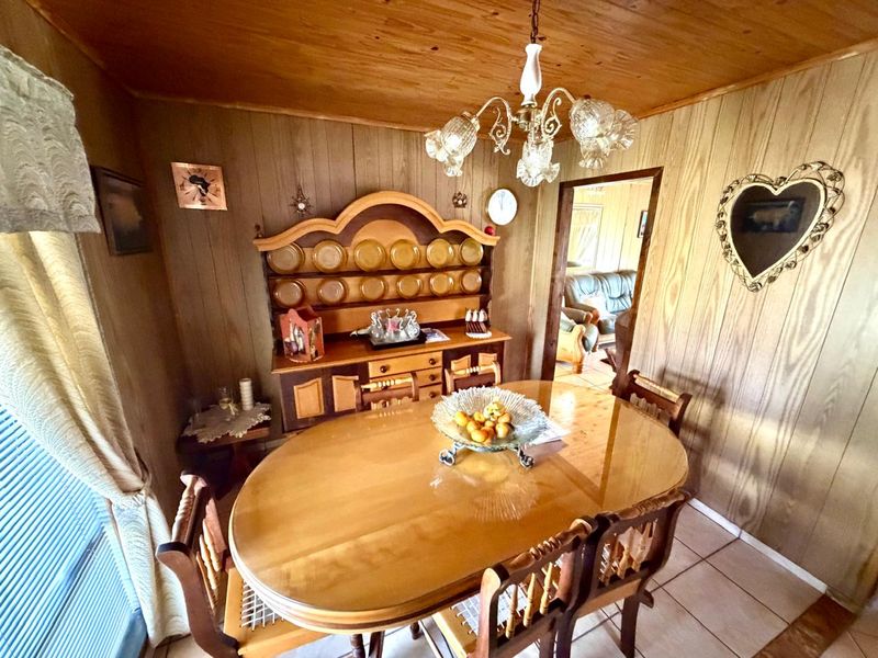 Spacious Family Home with Solar, Workshop & Excellent Extras - Photo 6