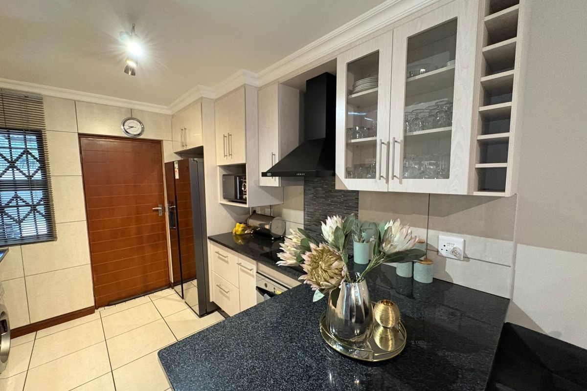 Modern Comfort Meets Effortless Living! - Photo 3