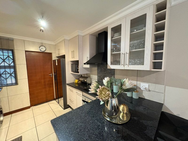 Modern Comfort Meets Effortless Living! - Photo 3