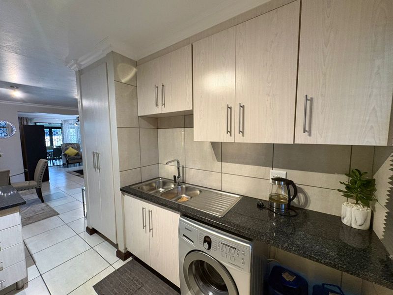 Modern Comfort Meets Effortless Living! - Photo 5