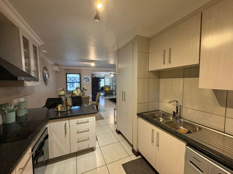 Modern Comfort Meets Effortless Living! - Photo 4