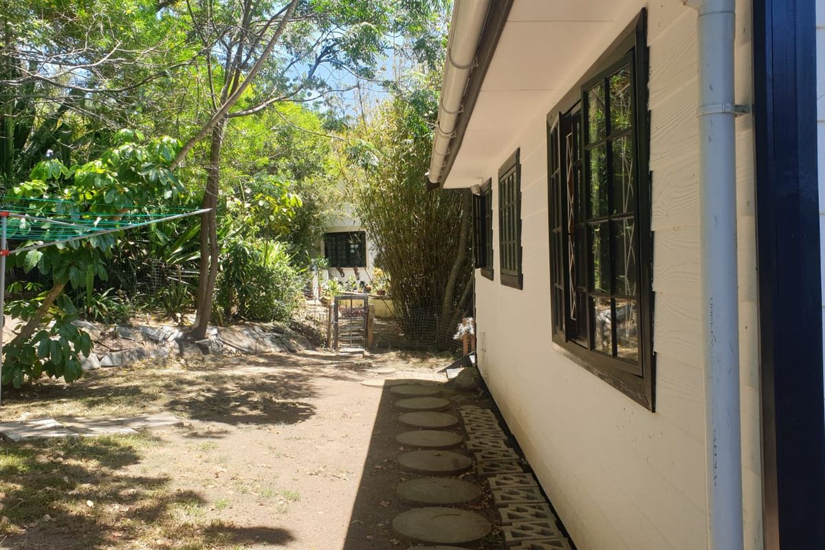 Escape to Nature: Spacious 3-Bedroom Cabin To Let Beacon Bay - Photo 2