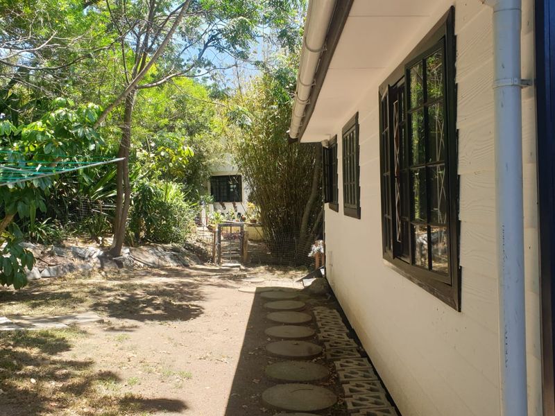 Escape to Nature: Spacious 3-Bedroom Cabin To Let Beacon Bay - Photo 2